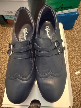 Sofwear Classic Double-Strap Womens Dress Shoes - Navy size 9.5W with box